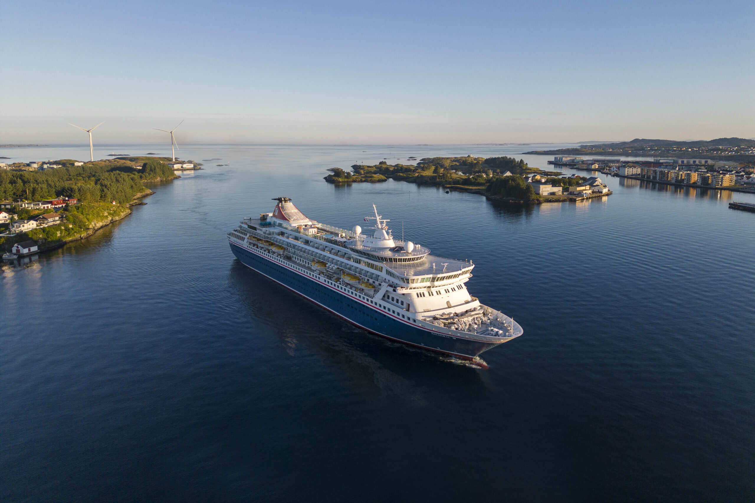 Balmoral-cruising-into-Haugesund-Norway-scaled.jpg